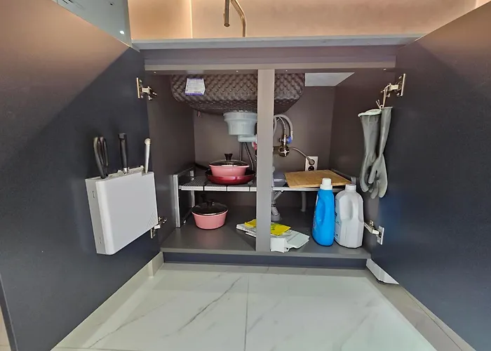 Family With Kitchen & Washer